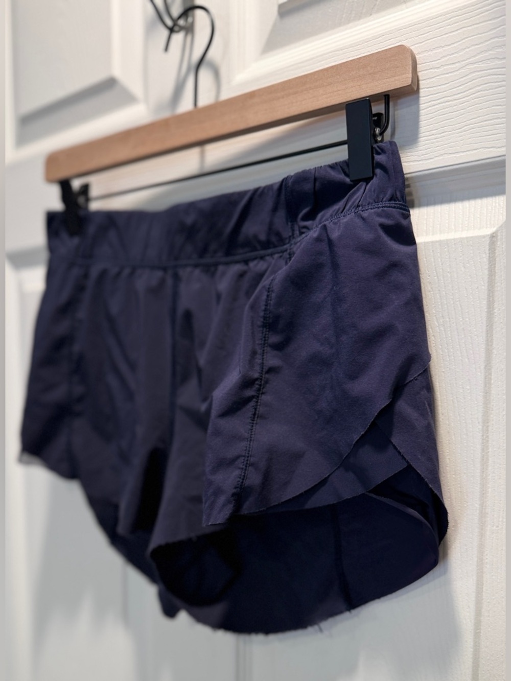 Lululemon Speed Up Scallop Hem Lined Shorts Black Mid Rise Women’s 14 in waist - Picture 3 of 6
